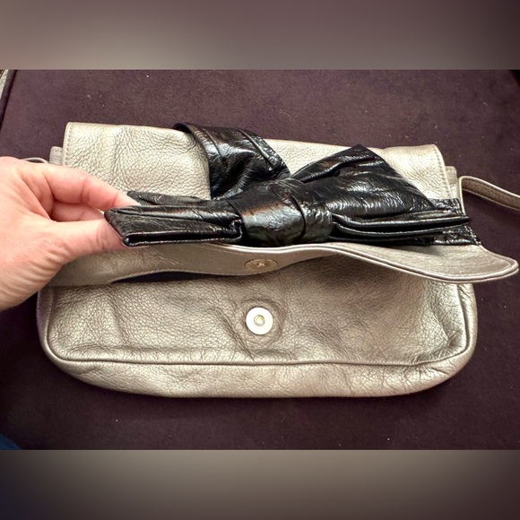 See By Chloé Bronze Leather Bag w/ Black Patent Bow, Adjustable Strap - Picture 8 of 10